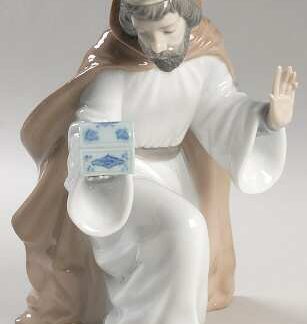 Nao NAO Nativity Figurines King Melchior With Chest - Boxed