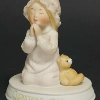 World Wide Art Holly Hobbie-Figurine A Christmas Prayer - No Box