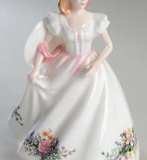 Royal Doulton Royal Doulton Figurine Joanne - Boxed