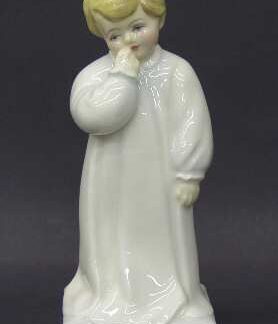 Royal Doulton Royal Doulton Figurine Darling - With Box