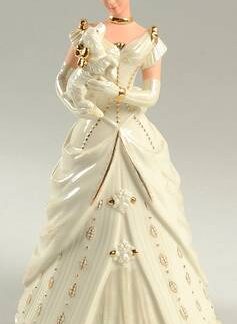 Lenox Classic Ivory Christmas Figurines A Home For Christmas - Boxed