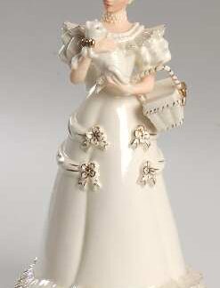 Lenox Classic Ivory Christmas Figurines Christmas Bundle Of Love - Boxed