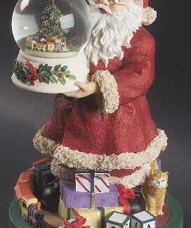 Pfaltzgraff Christmas Heritage Santa Musical Figurine